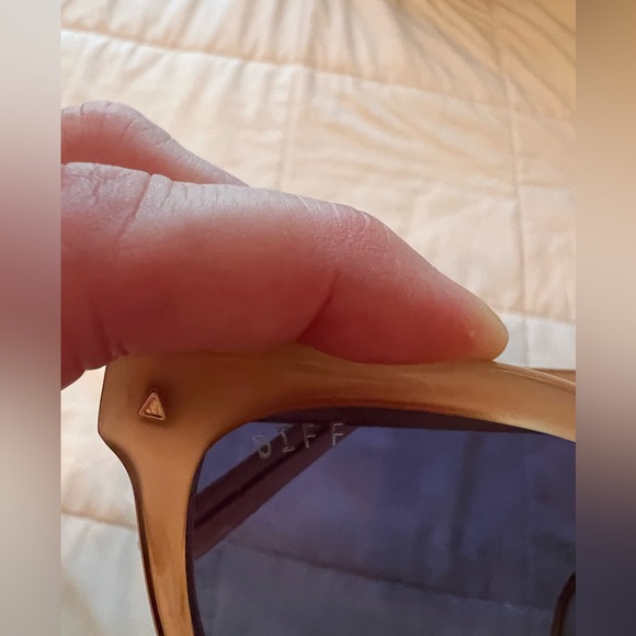 NWOT-Diff sunglasses-OS - Picture 2 of 8